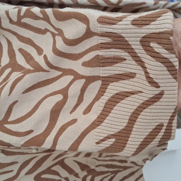 Old Navy Lightweight cotton animal orint cardigan sz M very nice - Picture 3 of 5